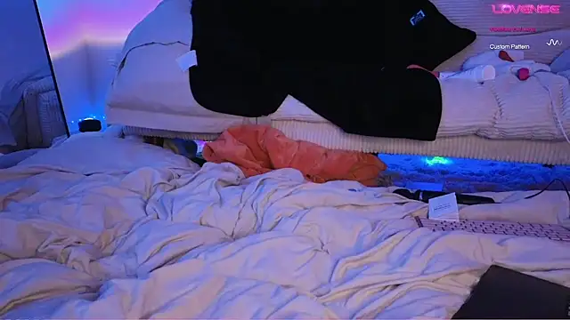 Snapshot of yummyrina chatting on 12.29.24 yummyrina online show from 12.29.24