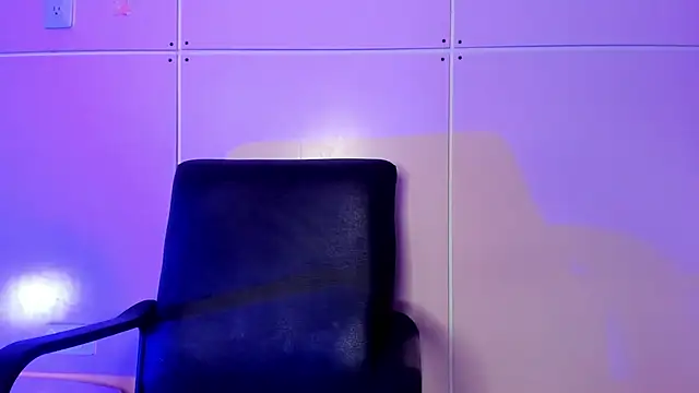 Snapshot of Hilary-banks chatting on 12.04.24 Hilary-banks online show from 12.04.24