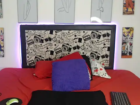 Snapshot of Rihana14 chatting on 09.18.25 Rihana14 online show from 09.18.25