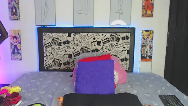 Snapshot of Rihana14 chatting on 11.17.25 Rihana14 online show from 11.17.25