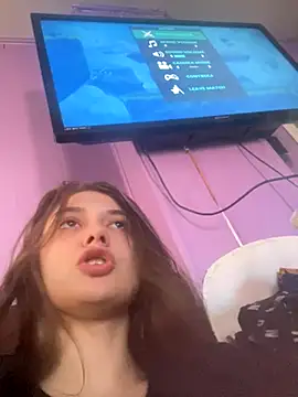 Snapshot of itzcheyduh chatting on 10.05.25 itzcheyduh online show from 10.05.25