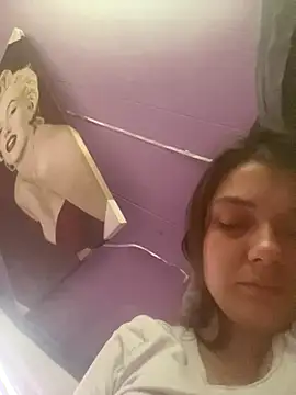 Snapshot of itzcheyduh chatting on 10.14.25 itzcheyduh online show from 10.14.25