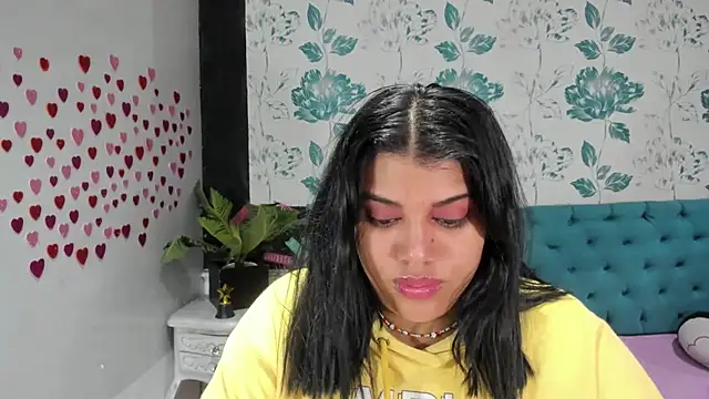 Snapshot of LindaBreeS chatting on 02.04.25 LindaBreeS online show from 02.04.25