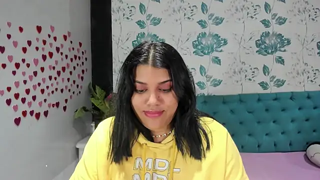 Snapshot of LindaBreeS chatting on 02.04.25 LindaBreeS online show from 02.04.25