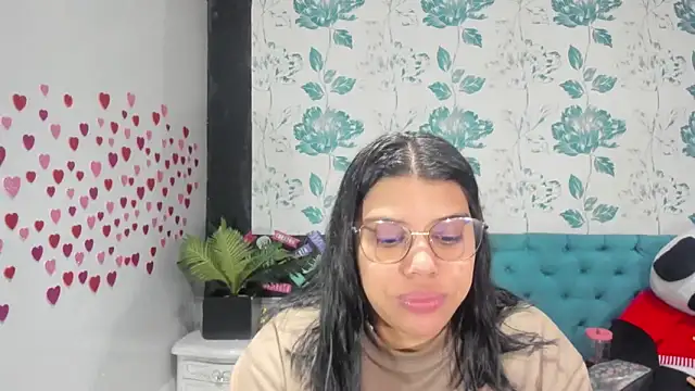 Snapshot of LindaBreeS chatting on 02.06.25 LindaBreeS online show from 02.06.25