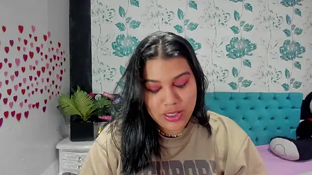 Snapshot of LindaBreeS chatting on 02.06.25 LindaBreeS online show from 02.06.25