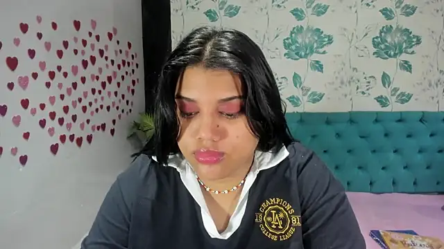 Snapshot of LindaBreeS chatting on 02.07.25 LindaBreeS online show from 02.07.25