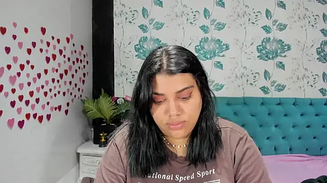 Snapshot of LindaBreeS chatting on 02.08.25 LindaBreeS online show from 02.08.25