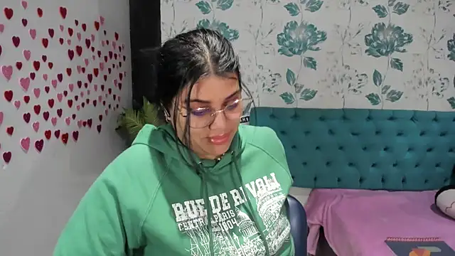 Snapshot of LindaBreeS chatting on 02.11.25 LindaBreeS online show from 02.11.25