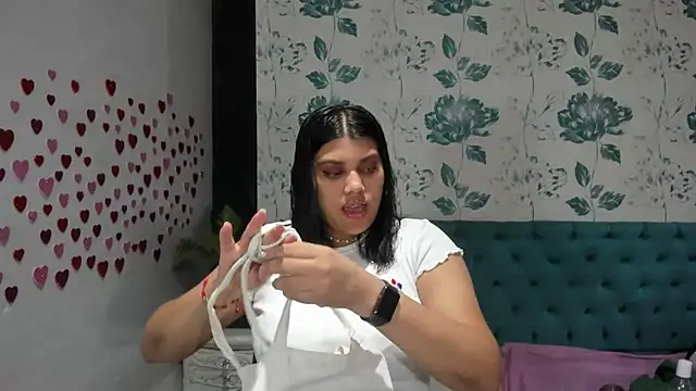 Snapshot of LindaBreeS chatting on 02.11.25 LindaBreeS online show from 02.11.25