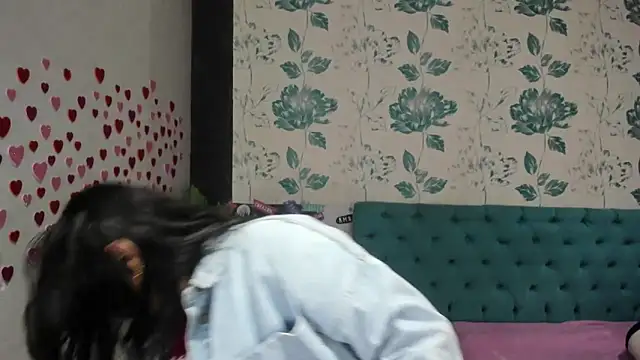 Snapshot of LindaBreeS chatting on 02.13.25 LindaBreeS online show from 02.13.25