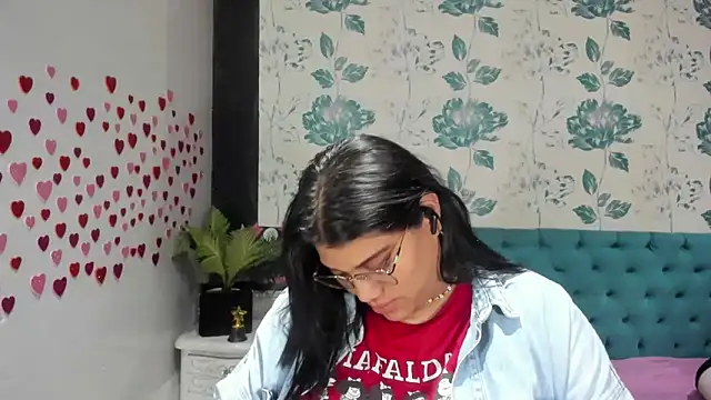 Snapshot of LindaBreeS chatting on 02.13.25 LindaBreeS online show from 02.13.25