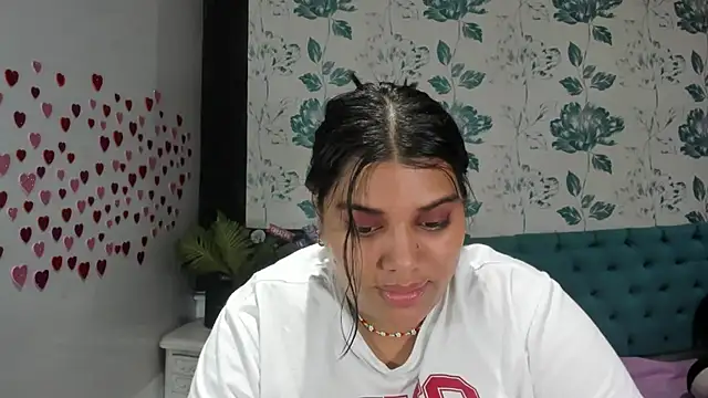 Snapshot of LindaBreeS chatting on 02.16.25 LindaBreeS online show from 02.16.25