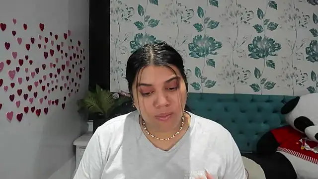 Snapshot of LindaBreeS chatting on 02.20.25 LindaBreeS online show from 02.20.25