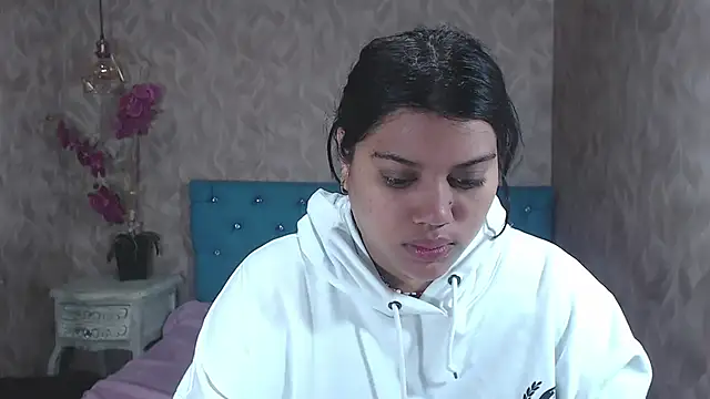 Snapshot of LindaBreeS chatting on 02.21.25 LindaBreeS online show from 02.21.25