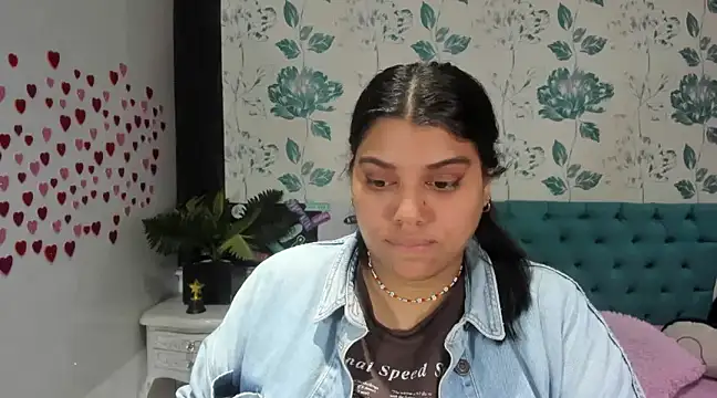 Snapshot of LindaBreeS chatting on 02.25.25 LindaBreeS online show from 02.25.25