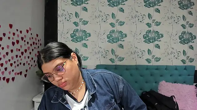 Snapshot of LindaBreeS chatting on 02.27.25 LindaBreeS online show from 02.27.25