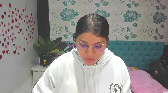 Snapshot of LindaBreeS chatting on 02.28.25 LindaBreeS online show from 02.28.25