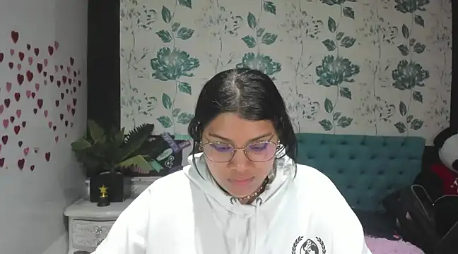 Snapshot of LindaBreeS chatting on 02.28.25 LindaBreeS online show from 02.28.25