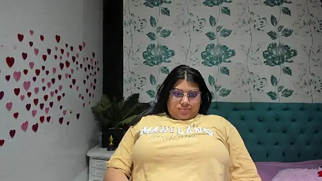 Snapshot of LindaBreeS chatting on 03.01.25 LindaBreeS online show from 03.01.25