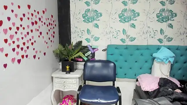 Snapshot of LindaBreeS chatting on 03.06.25 LindaBreeS online show from 03.06.25