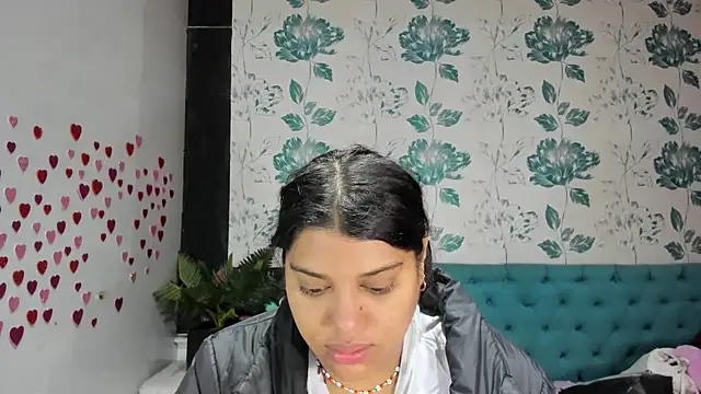 Snapshot of LindaBreeS chatting on 03.09.25 LindaBreeS online show from 03.09.25