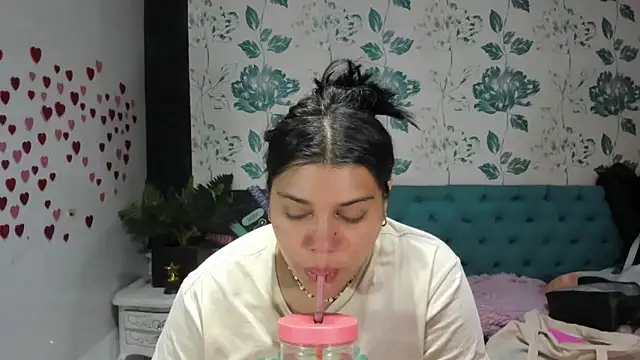 Snapshot of LindaBreeS chatting on 03.13.25 LindaBreeS online show from 03.13.25