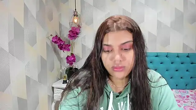 Snapshot of LindaBreeS chatting on 09.15.25 LindaBreeS online show from 09.15.25