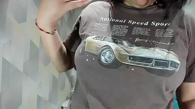 Snapshot of LindaBreeS chatting on 09.17.25 LindaBreeS online show from 09.17.25