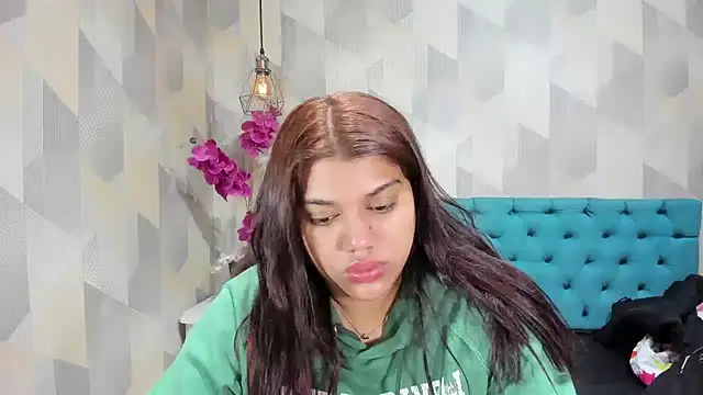 Snapshot of LindaBreeS chatting on 09.22.25 LindaBreeS online show from 09.22.25