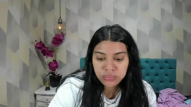 Snapshot of LindaBreeS chatting on 09.26.25 LindaBreeS online show from 09.26.25