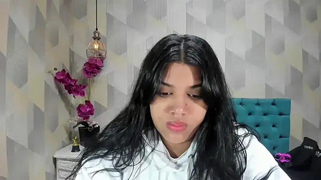 Snapshot of LindaBreeS chatting on 09.27.25 LindaBreeS online show from 09.27.25