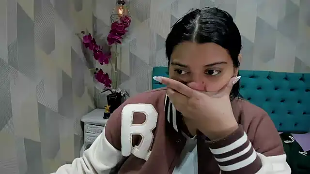 Snapshot of LindaBreeS chatting on 10.04.25 LindaBreeS online show from 10.04.25