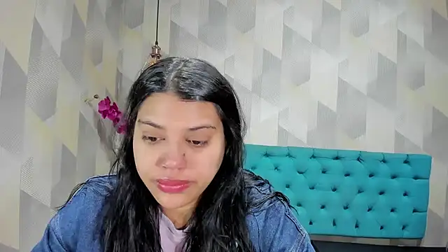 Snapshot of LindaBreeS chatting on 10.05.25 LindaBreeS online show from 10.05.25