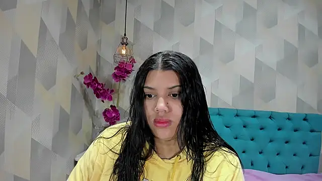 Snapshot of LindaBreeS chatting on 10.13.25 LindaBreeS online show from 10.13.25