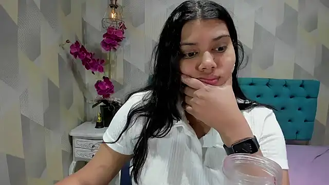 Snapshot of LindaBreeS chatting on 10.15.25 LindaBreeS online show from 10.15.25