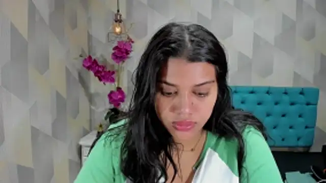 Snapshot of LindaBreeS chatting on 10.24.25 LindaBreeS online show from 10.24.25