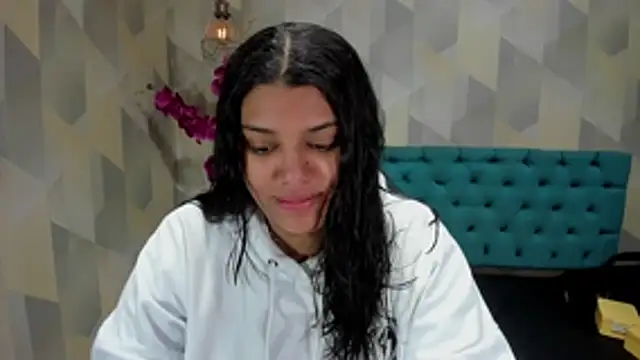 Snapshot of LindaBreeS chatting on 10.25.25 LindaBreeS online show from 10.25.25