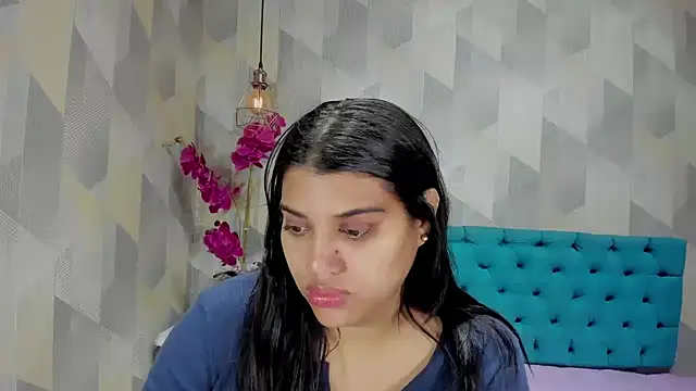 Snapshot of LindaBreeS chatting on 10.31.25 LindaBreeS online show from 10.31.25