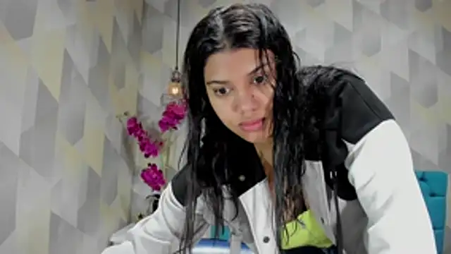 Snapshot of LindaBreeS chatting on 11.01.25 LindaBreeS online show from 11.01.25