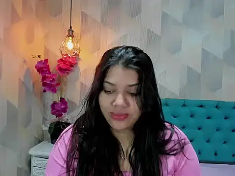 Snapshot of LindaBreeS chatting on 11.23.25 LindaBreeS online show from 11.23.25