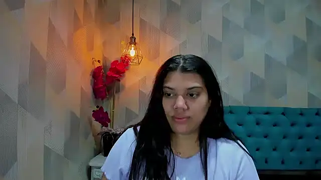 Snapshot of LindaBreeS chatting on 11.28.25 LindaBreeS online show from 11.28.25