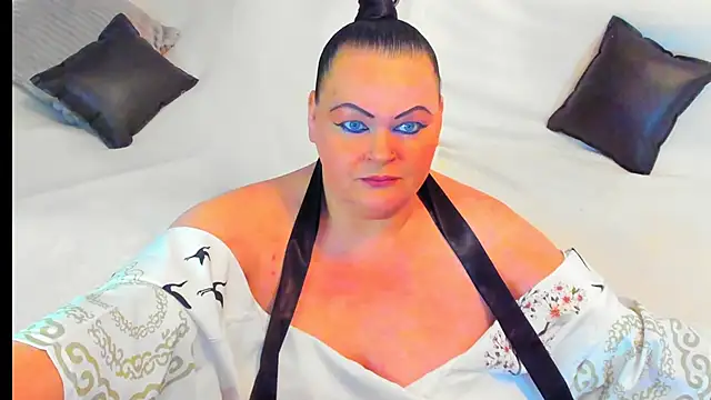 Snapshot of MilanaBiegert chatting on 01.04.25 MilanaBiegert online show from 01.04.25