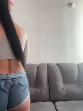 Snapshot of Nikothyna chatting on 02.19.25 Nikothyna online show from 02.19.25