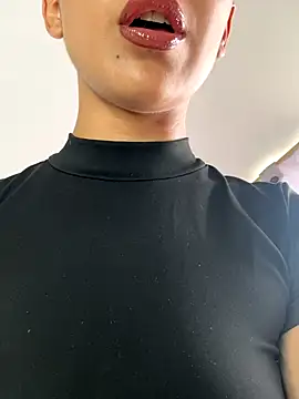 Snapshot of Nikothyna chatting on 10.03.25 Nikothyna online show from 10.03.25