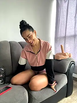 Snapshot of Nikothyna chatting on 11.19.25 Nikothyna online show from 11.19.25