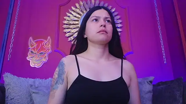 Julieta Russell online show from 11.26.25