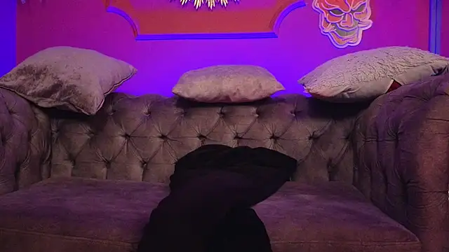 Julieta Russell online show from 12.15.25