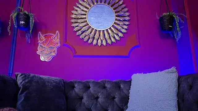 Julieta Russell online show from 05.08.26