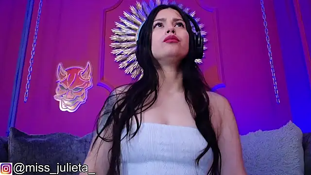 Julieta Russell online show from 05.11.26